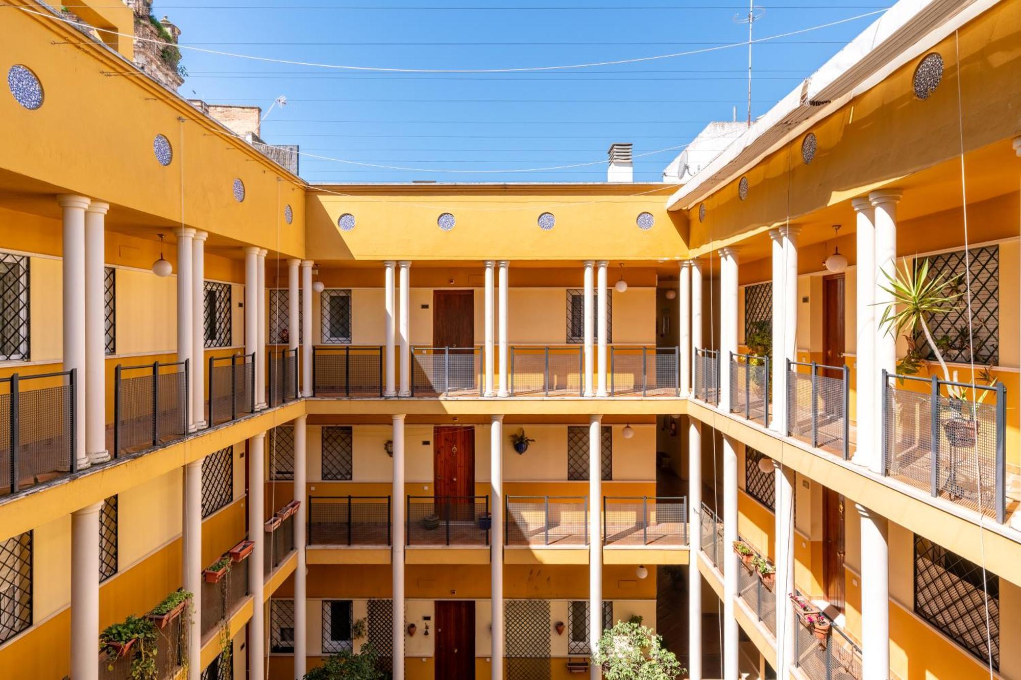 San Vicente-Museo Apartamento Seville Luaran gambar