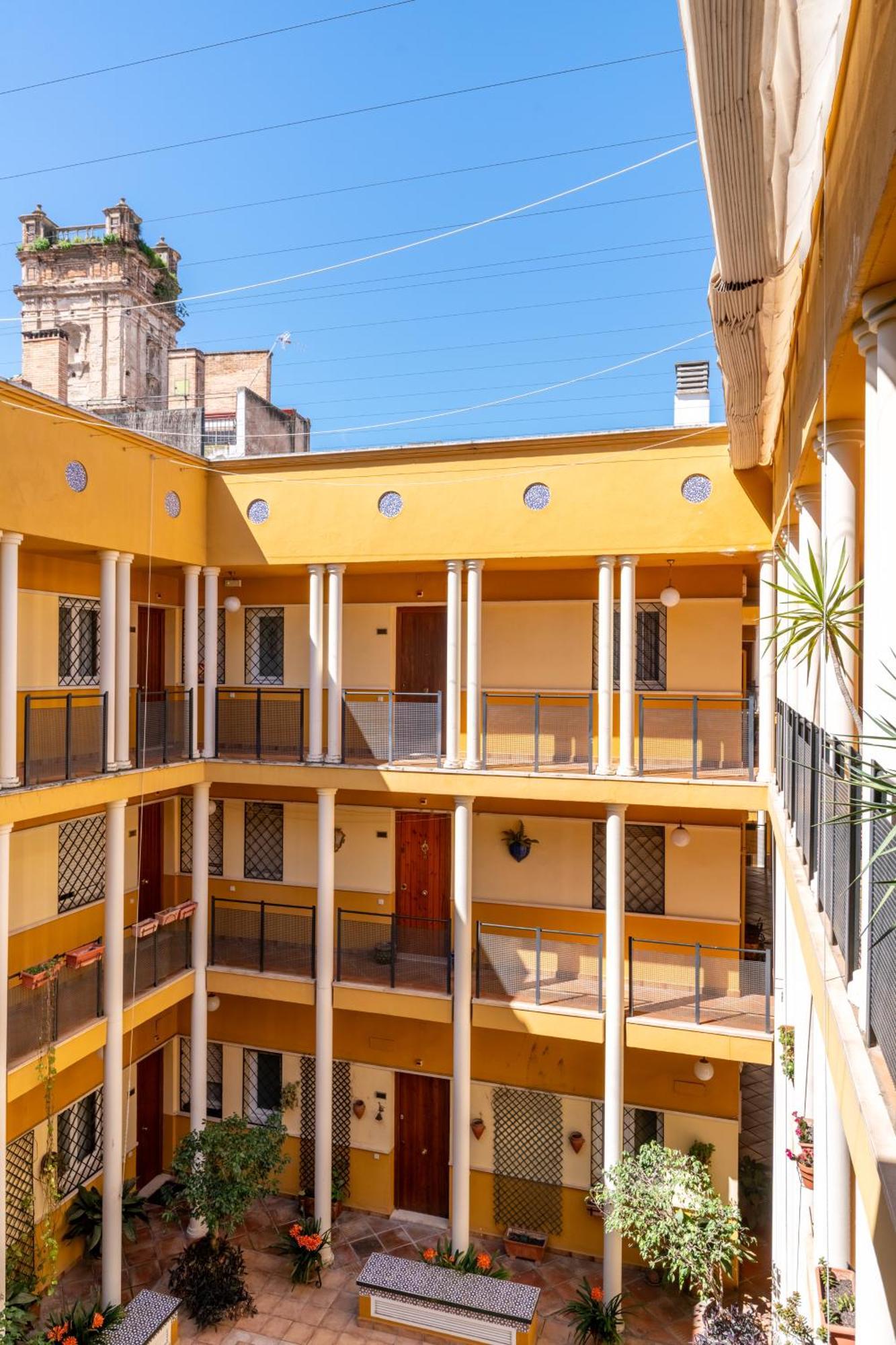 San Vicente-Museo Apartamento Seville Luaran gambar